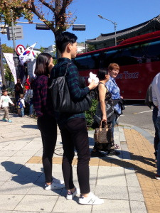 Spotted! A honeymooning couple. You can tell by the all-matching outfits. Even the shoes.